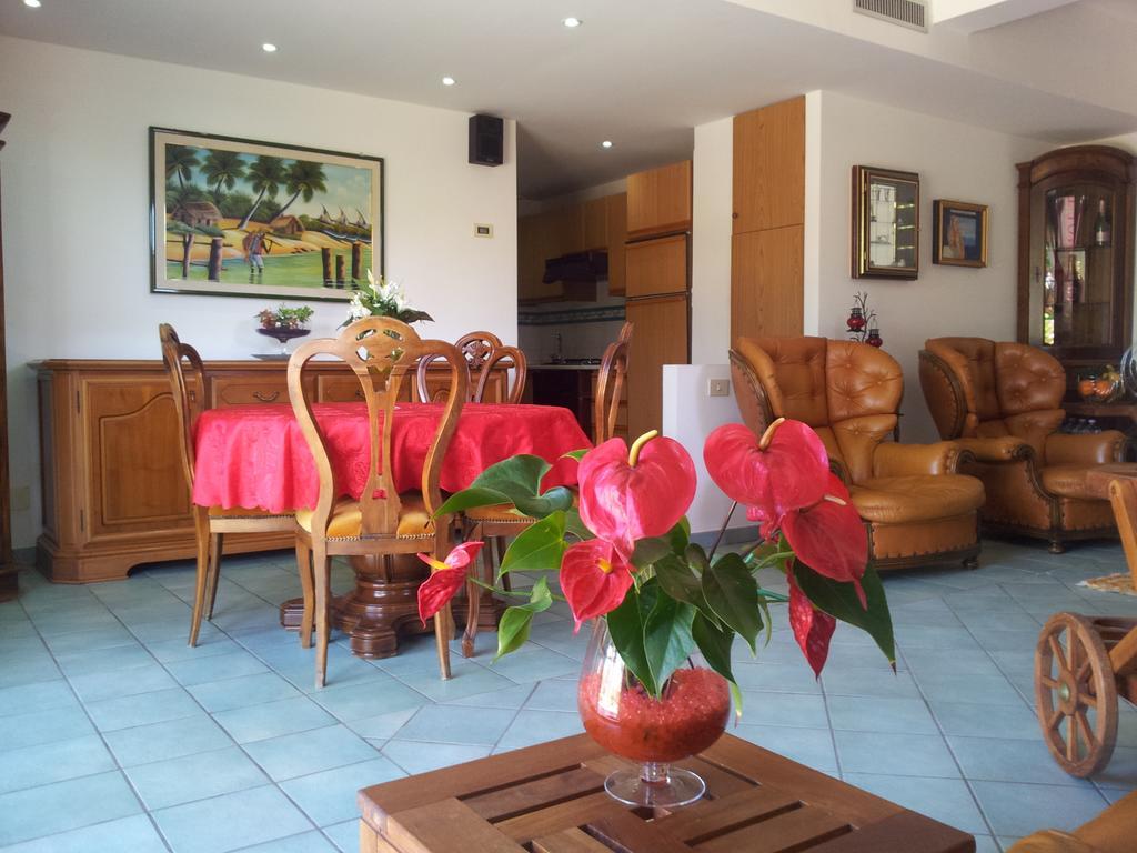 Casa Vacanze Villa Flumini Флумини-ди-Кварту Номер фото