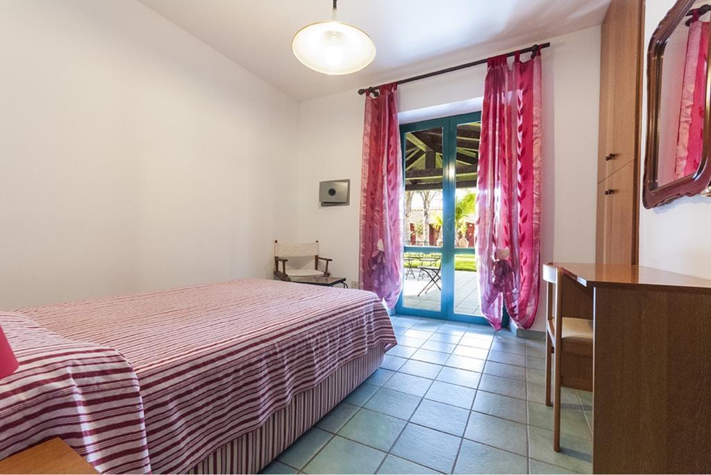Casa Vacanze Villa Flumini Флумини-ди-Кварту Номер фото